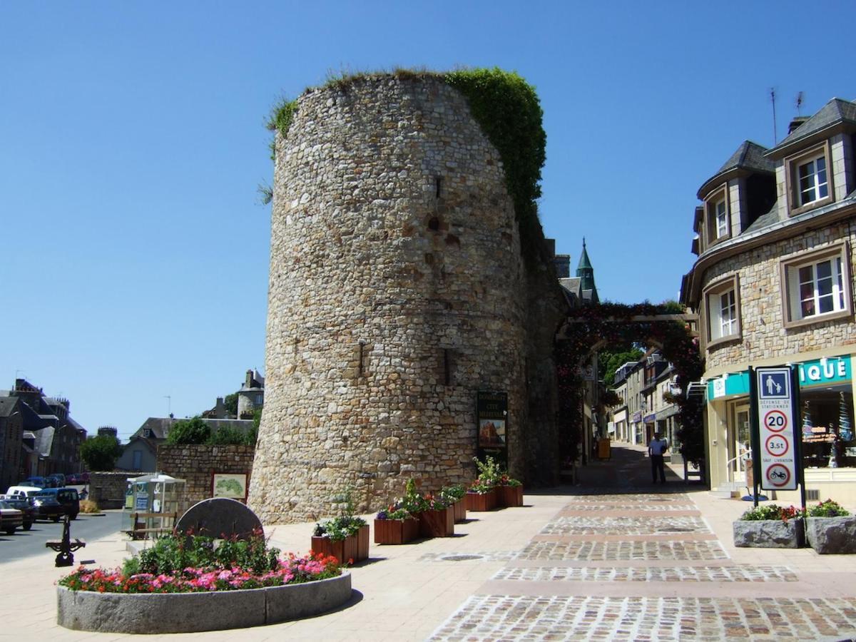 La Maison Sur Les Remparts Domfront  Exteriör bild