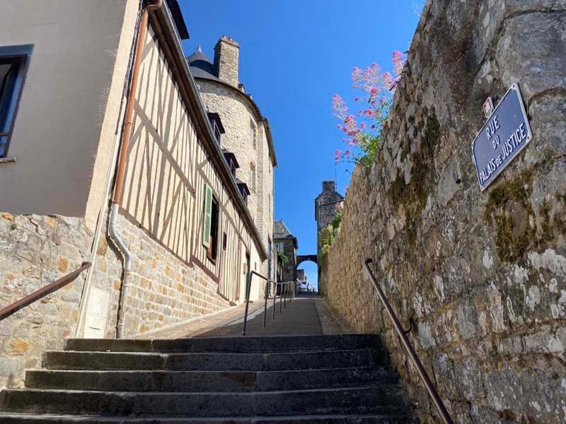 La Maison Sur Les Remparts Domfront  Exteriör bild