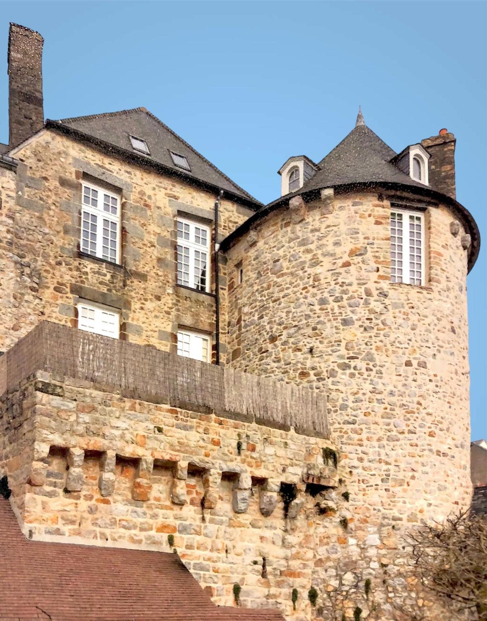 La Maison Sur Les Remparts Bed and Breakfast Domfront  Exteriör bild